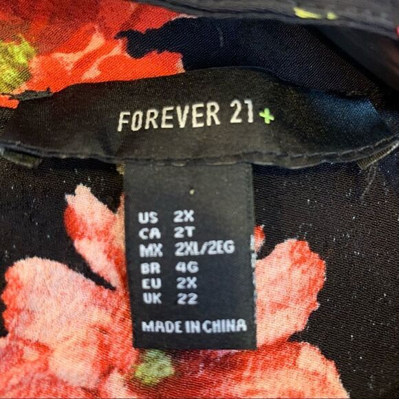 Forever 21 Plus Floral Cropped Top Size 2X - Picture 10 of 12